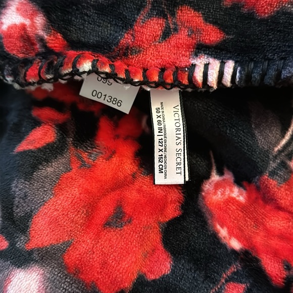 Victoria’s Secret Sherpa Blanket Multicolor - Picture 4 of 5